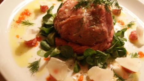 Carpaccio di manzo con rucola soncino e pasta di carne (2)