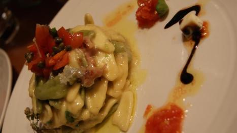 Foglie di Ulivo gorgonzola e limone con capperini e pomodorini con origano