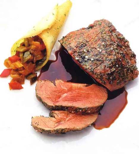 Filetto di manzo con ratatouille di verdure alle polveri di pepe ed erbette