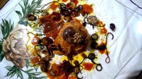 paghettini con alga nera di mare nera patelle olive giarresche e lardello stagionato con origano siciliano e olioextravergine di oliva Siracusano (25)