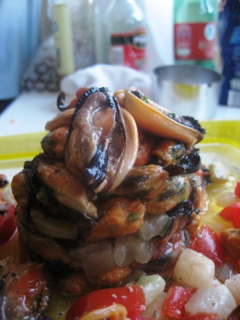 Torretta di Cozze con lardo appena salato e melanzane