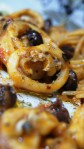 Vermicelli calamari olive nere Giarresche polpa di pomodoro